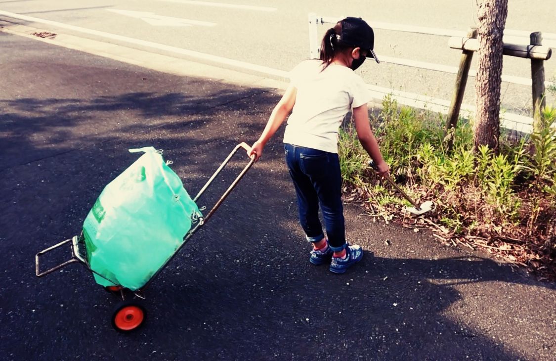ゴミ拾いで子供と考える環境問題 読者投稿記事 子育て Be Pal キャンプ アウトドア 自然派生活の情報源ビーパル