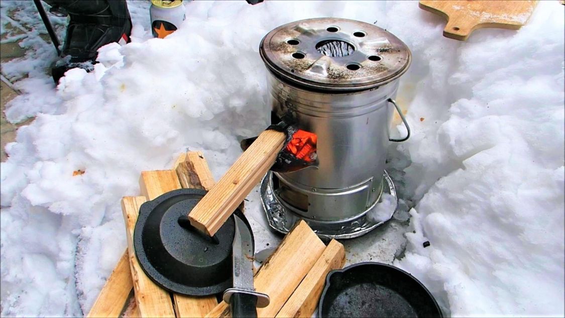 雪と焚き火 缶ストーブとcolemanファイヤーディスクプラス Be Pal