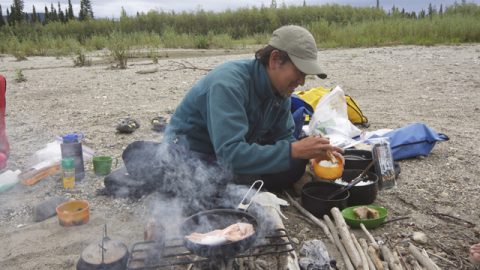 アラスカ・リバーツーリングで大人気！超カンタン「焚き火レシピ」初公開！