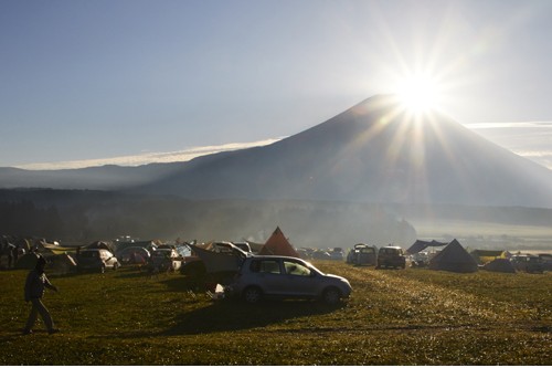 キャンプフェスの最高峰 『朝霧JAM』のとっておきキャンプサイト！