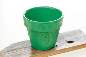鉢の内側までまんべんなく塗ったら、風通しのよいところで表面をよく乾かす。