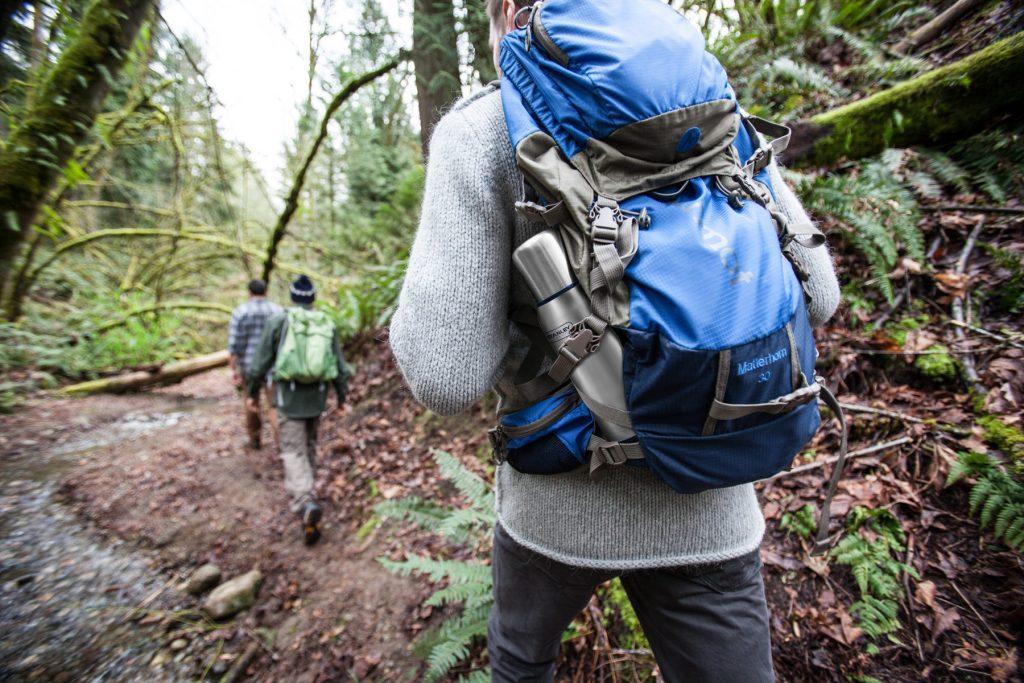 S_Adventure_25oz_Vacuum_Bottle_Men_Hiking