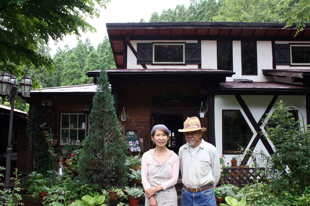 1993年に福岡から熊本の阿蘇・小国町へ移住した上野敏夫さん・奈美さん夫妻