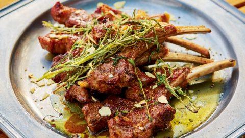 人気アウトドアコーディネーター・小雀陣二さんが教える！クイック焚き火料理【前編】