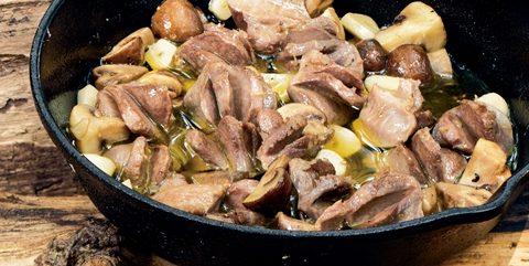 【アウトドア料理】ブラックポットが最高の肉料理を仕上げてくれる！ ～後編～