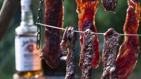 枝と石を駆使した焚き火でワイルド肉料理祭 【牛肉編】