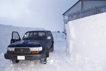 道東は北海道でも雪は少ない土 地だが、ときに積雪は２ｍ以上に。深い雪への強さは必須。