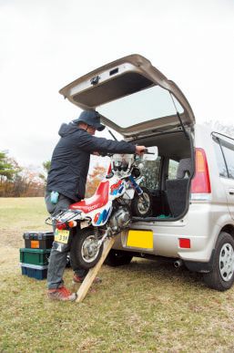 バイクを積めるカプセルホテル 愛車が ホンダ ライフ00年式 だと人生こんなに楽しい 車の活用術 Be Pal キャンプ アウトドア 自然派生活の情報源ビーパル