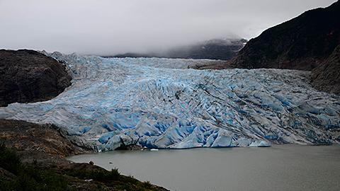 アラスカの極北の森を抜け、メンデンホール氷河を目指す