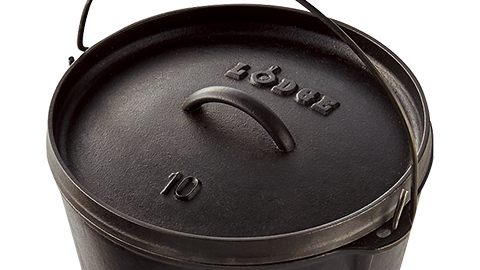 焚き火の絶対マスト品！120年間全米人気ナンバーワンを続ける『LODGE』の鋳鉄ダッチオーブン。