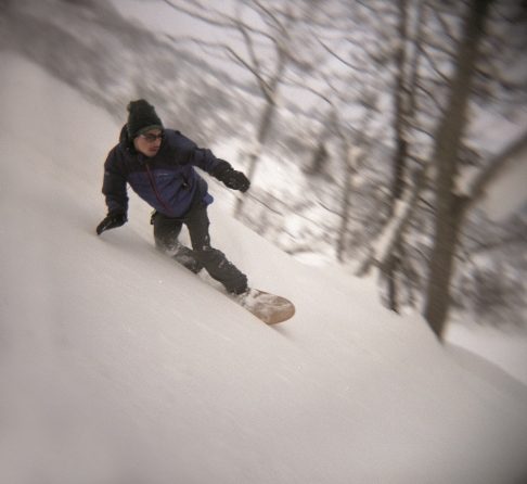 DIYで自作できる雪上サーフィン!?「雪板」って何だ？