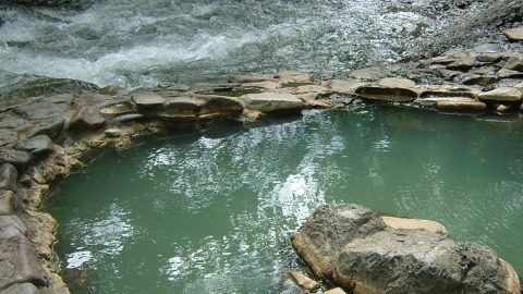 新緑に包まれる絶景野天風呂！ Ｇ.Ｗ.は然別峡温泉「鹿の湯」でパワーチャージしませんか？