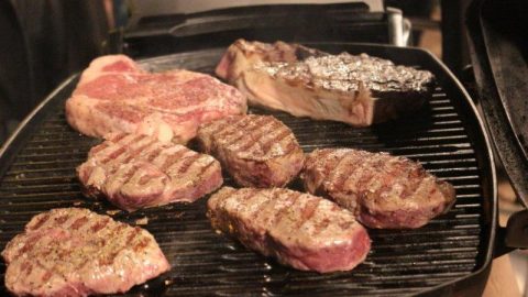 日米のBBQの違いとは？たけだバーベキューvsアメリカの牧場主が肉対決！