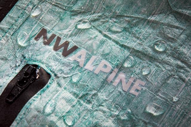 オレゴン州ポートランド発！「NW ALPINE」の超軽量全天候ジャケット