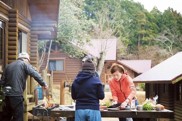 1棟1泊1万円以下！チープでシックな「小屋キャンプ」してみない？