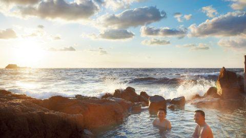 目の前は太平洋！波打ち際でホッカホカ「南紀白浜温泉 崎の湯」（和歌山）