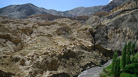 ラダックをさらに西へ。月のような世界に今も残る僧院