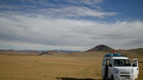 【草原に泊まろう！　モンゴルはキャンピングカーの聖地】 第３回　猛吹雪の青空トイレ