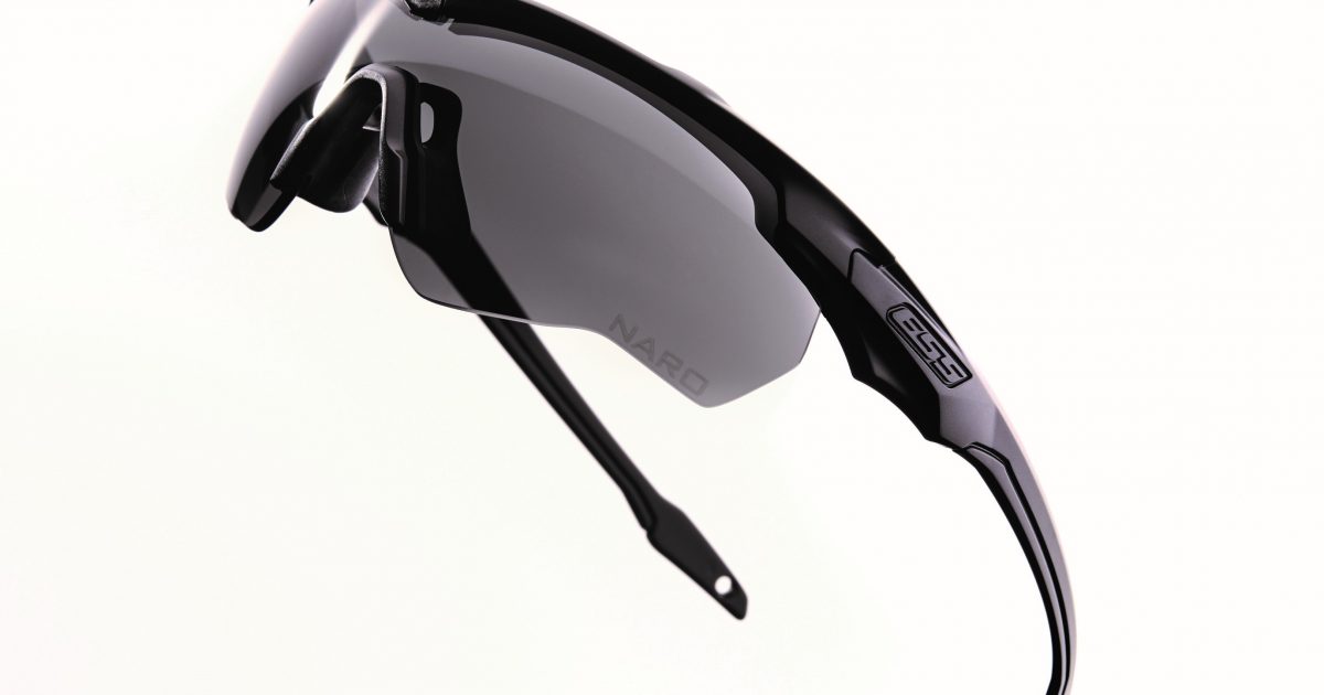 フィット感がスゴすぎる！ESSの新作「クロスブレイド」 | アウトドア