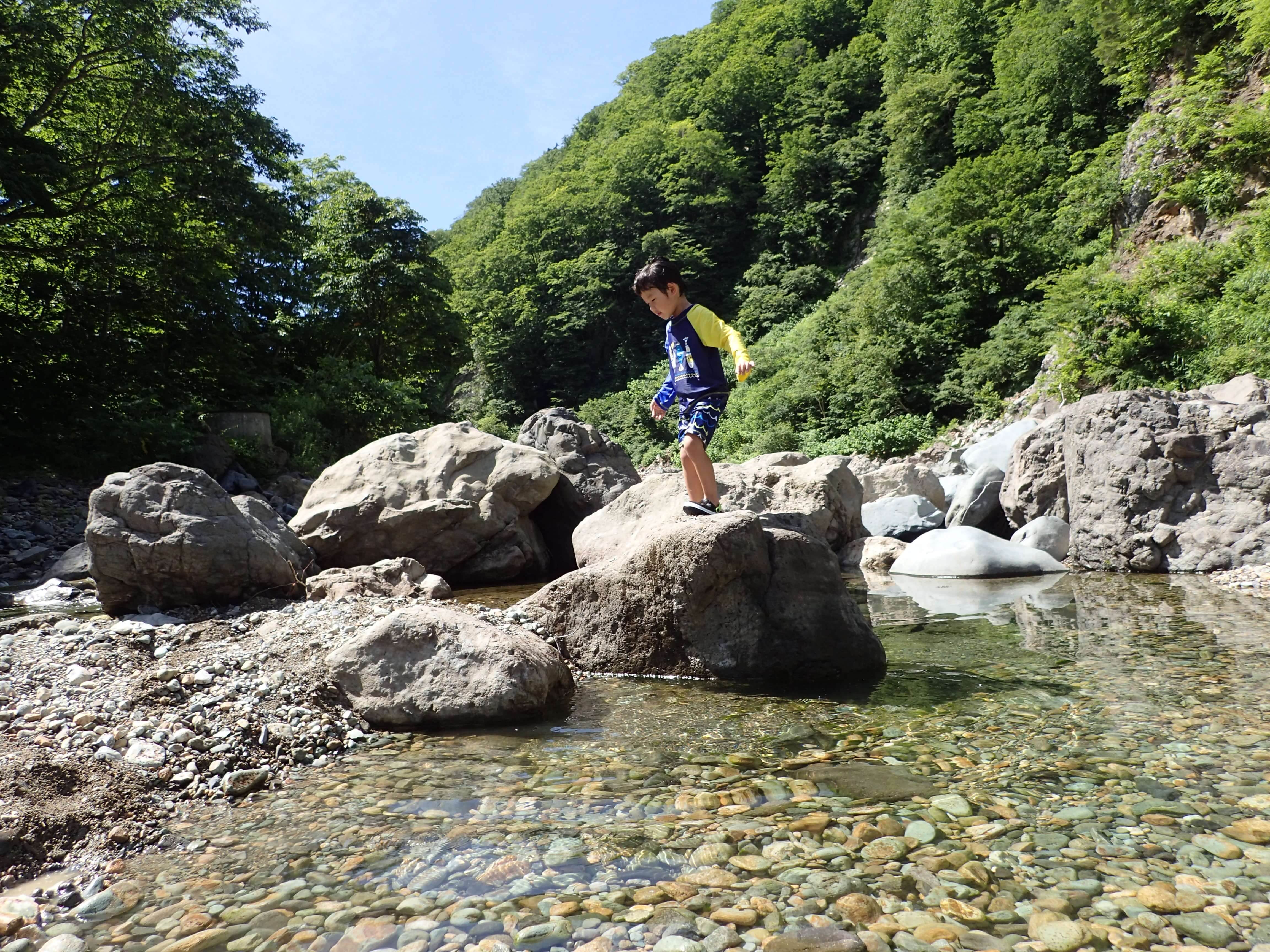 親子アウトドア 川を掘って マイ温泉をつくる秘境旅 Be Pal