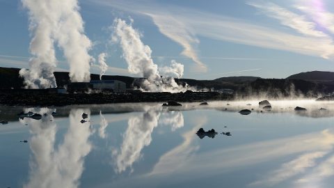 【オーロラが舞う、苔、滝、氷のアイスランド】 第３回　一番人気の温泉は、まさかの12時間待ち！