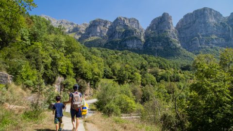 ギリシャの穴場は山間部にあり！　断崖と石の家が点在する美しきザゴリ地方へ