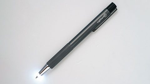 夜の観察＆メモに最適のペン「ライトライト（Lightwrite）」