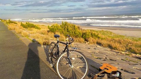 浜辺で弾き語りの練習に行くBIKE［読者投稿記事］