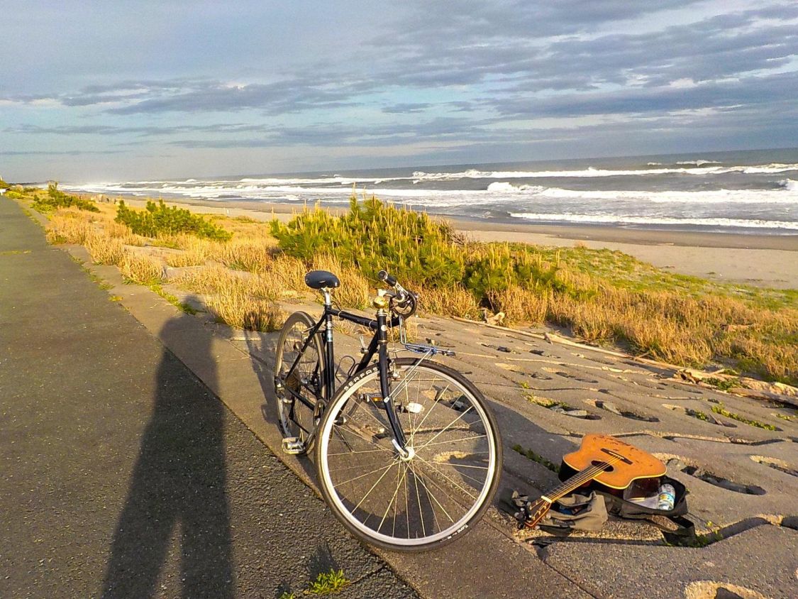 浜辺で弾き語りの練習に行くBIKE［読者投稿記事］