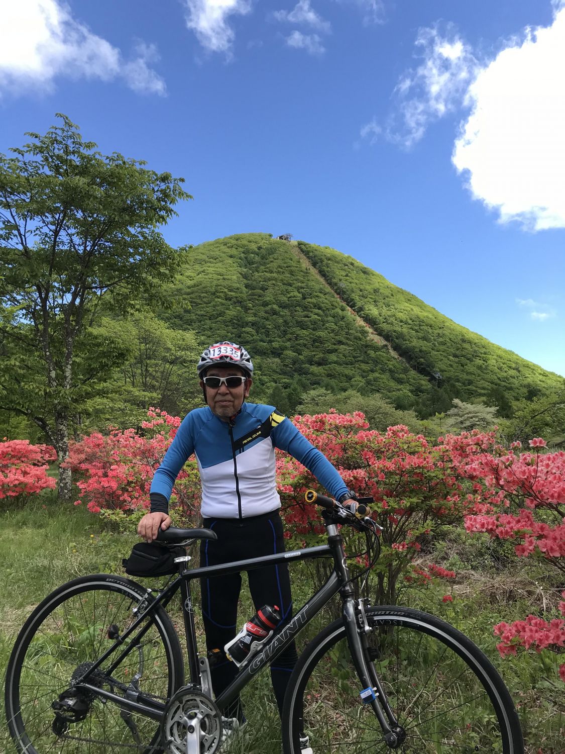 榛名富士とツツジと翁［読者投稿記事］