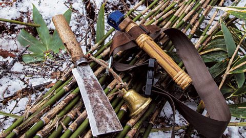 にっぽん刃物語「竹細工職人の山鉈 」～手際よく伐り集めるには重みがありつつ、振り疲れしない鉈～