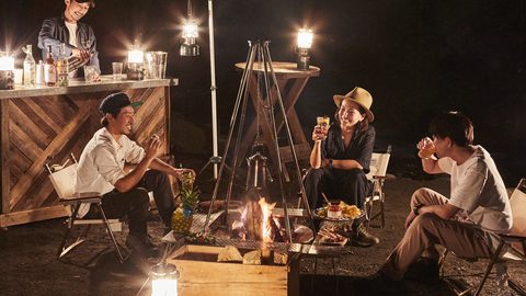 キャンプの夜は焚き火Barで心ゆくまで飲み明かす