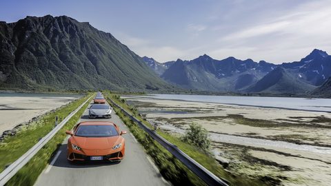 ランボルギーニ・ウラカンEVOでロフォーテン諸島の絶景を走る