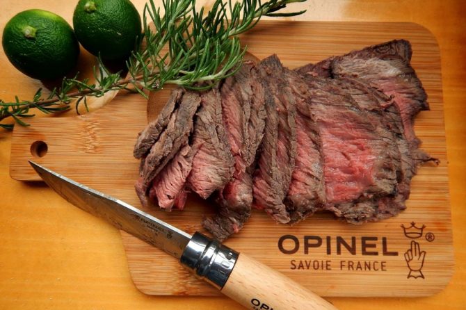 オピネルナイフ10シーズニング?「牛肉の塩釜焼き」に挑戦しました?［読者投稿記事］