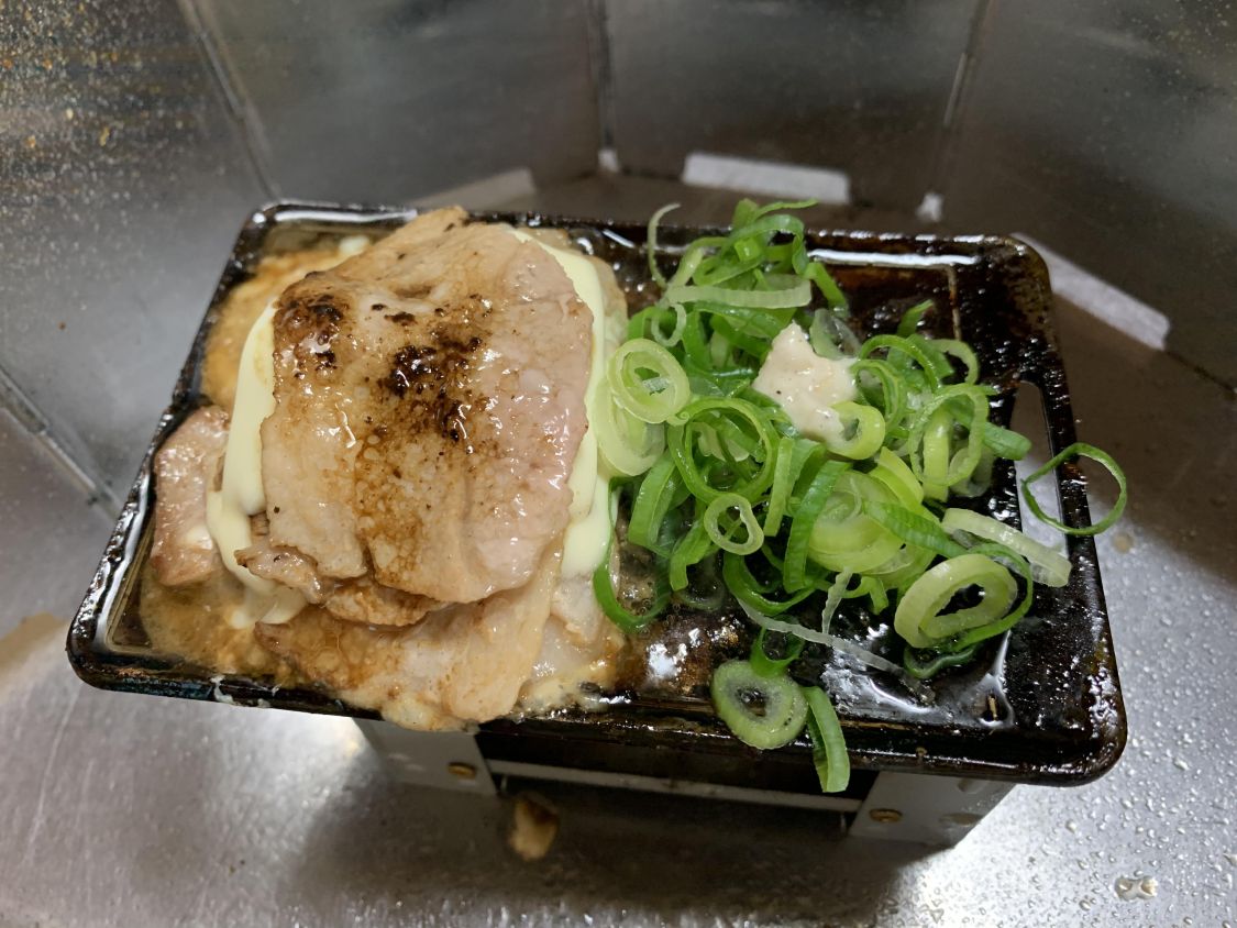 豚バラ肉とスライスチーズのミルフィーユ 青ネギ塩を添えて［読者投稿記事］