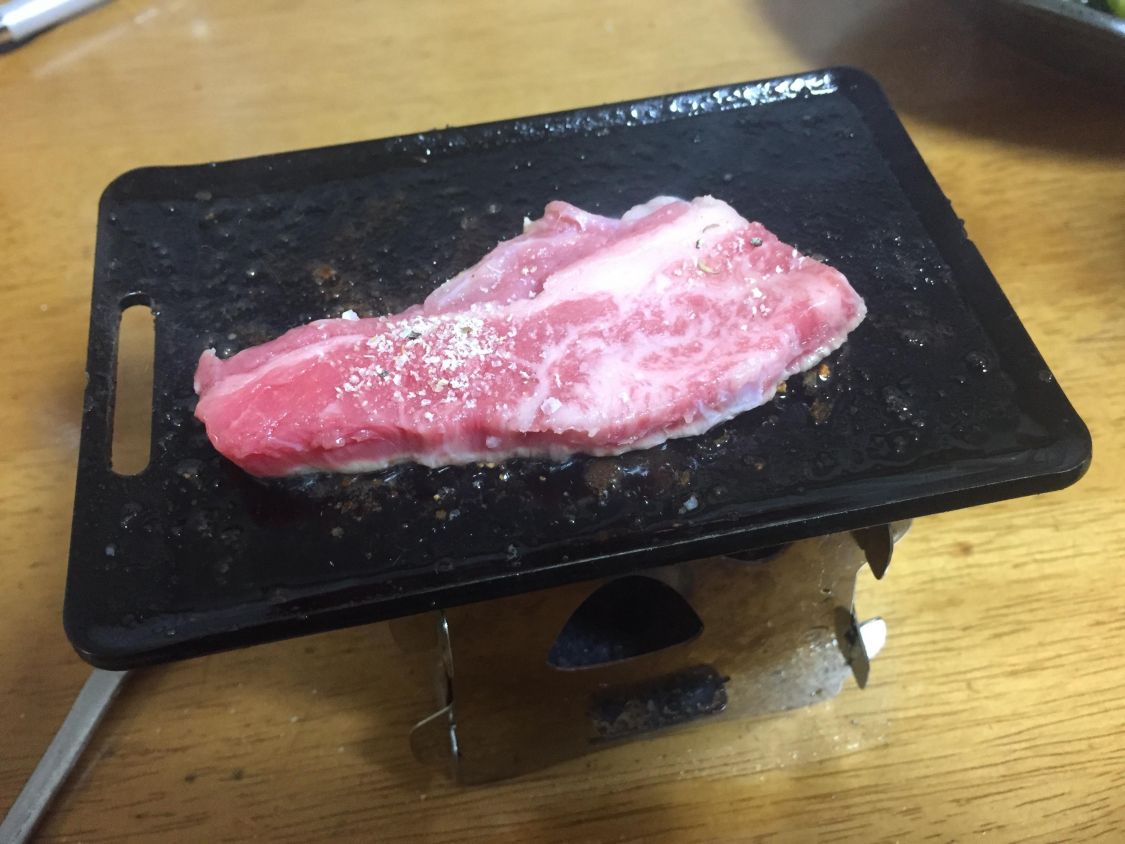 ミニ鉄板でミニステーキ［読者投稿記事］