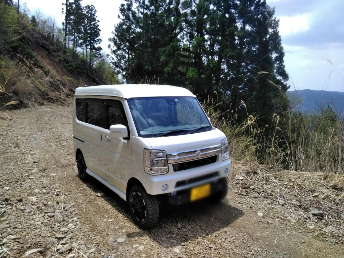 エブリィワゴンと林道［読者投稿記事］