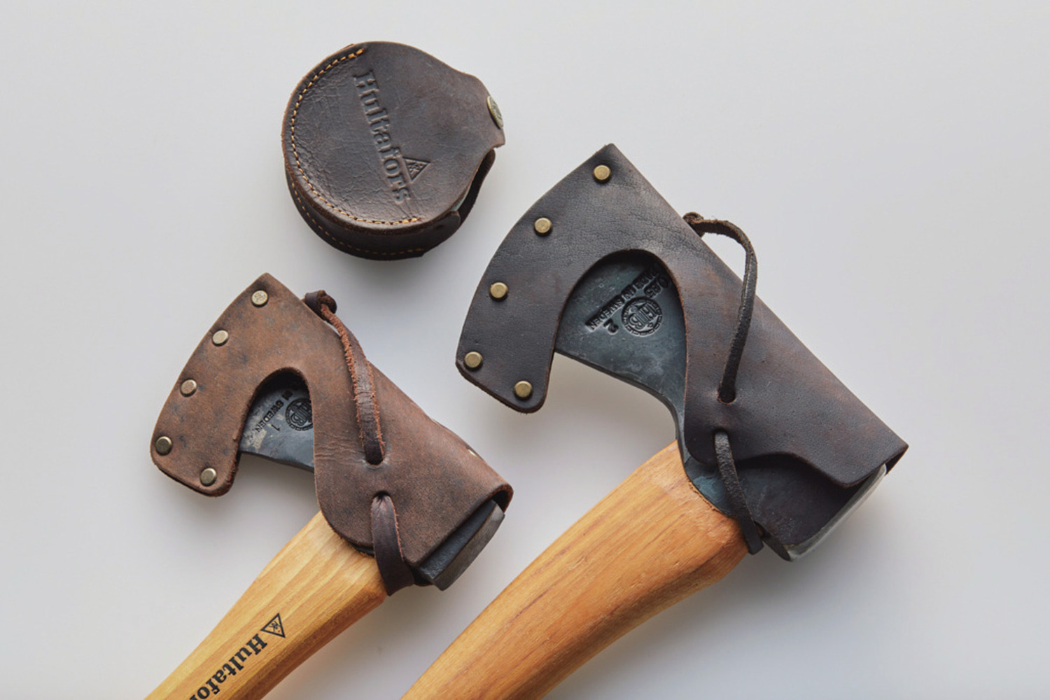 鉄を叩いて300年 スウェーデンの鍛冶屋が作るかっこいい斧2つ 刃物 マルチツール Be Pal キャンプ アウトドア 自然派生活の情報源ビーパル
