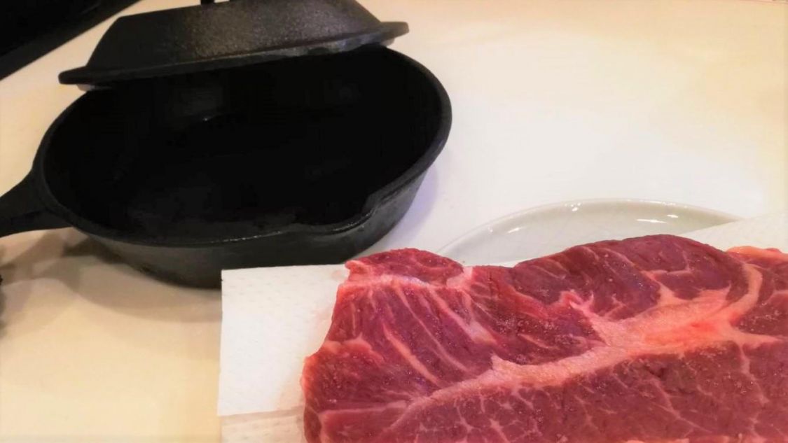 鋳物スキレットで肉を焼くと本当に美味しい！［読者投稿記事］