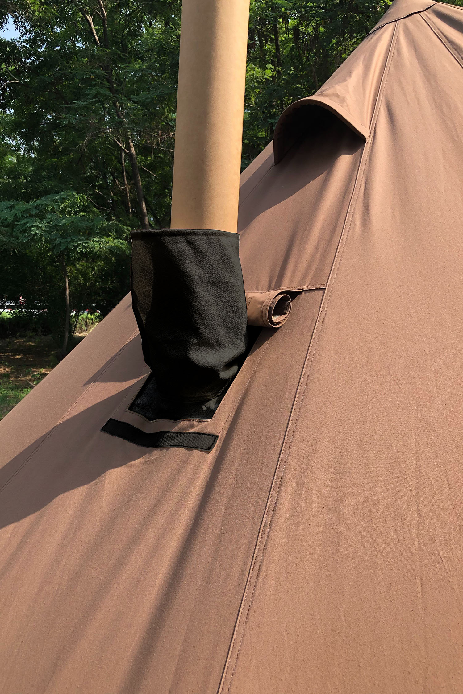 冬キャンプにおすすめ！「薪ストーブOK」の新作テント＆タープ