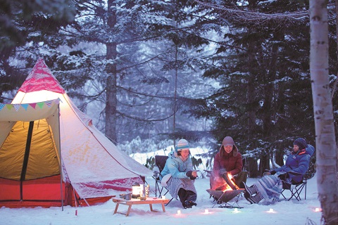 スノーキャンプの魅力と持ち物を解説。女子キャンプで挑戦した冬遊びや防寒具も！