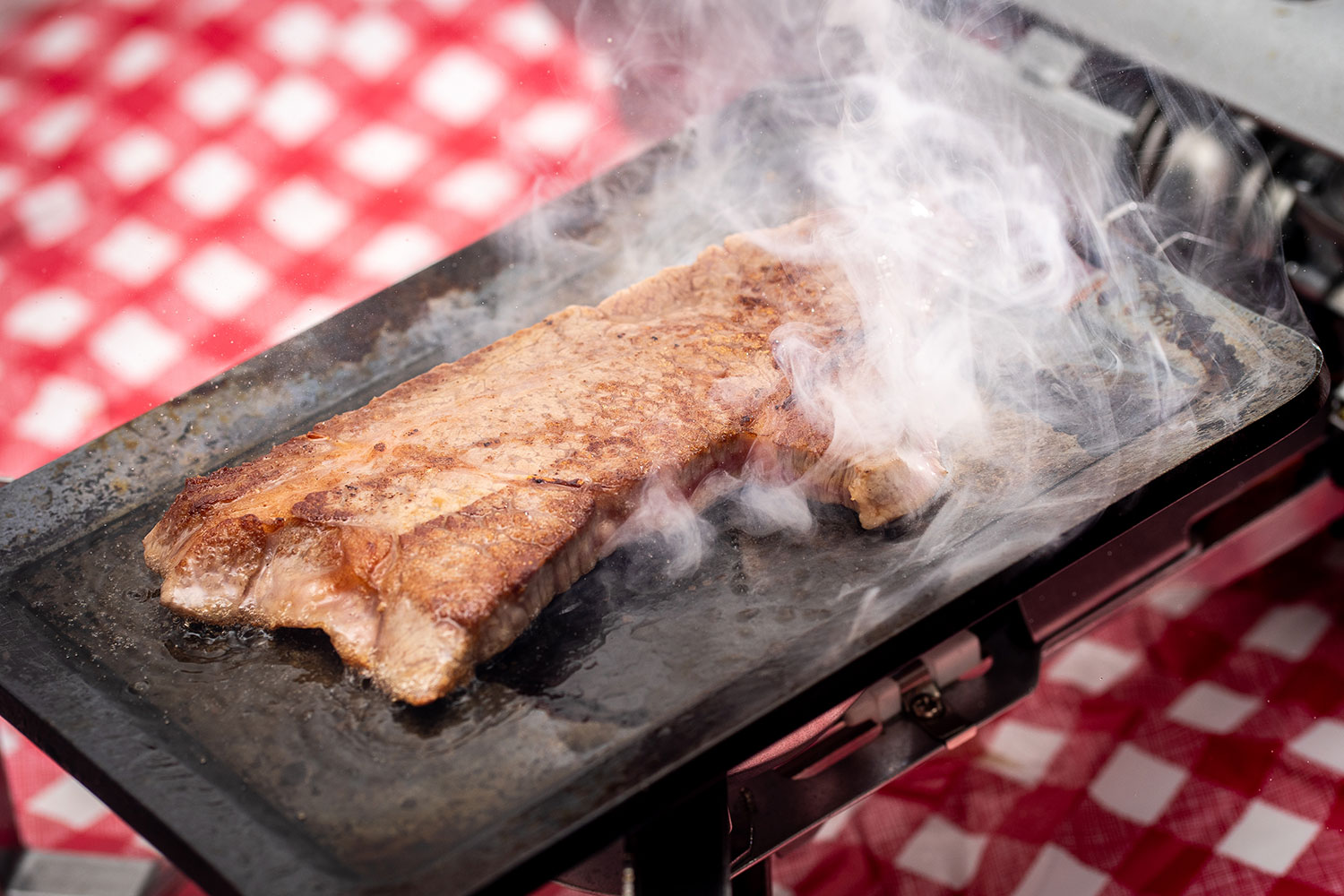 肉が旨いのにはワケがある 極厚鉄板でワンランク上のステーキを実現 Be Pal