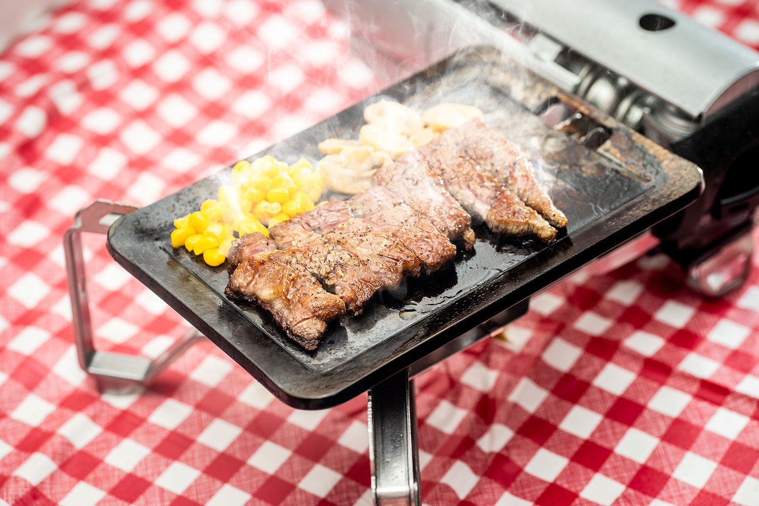 肉が旨いのにはワケがある 極厚鉄板でワンランク上のステーキを実現 Be Pal