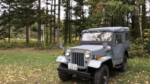 昭和53年車の「三菱JEEP」に乗る女。私が感じる三菱JEEPの魅力とは