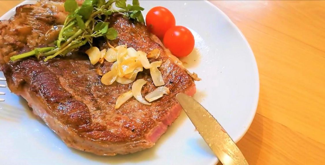 ダッチオーブンならこんな大きな肉も焼ける！［読者投稿記事］