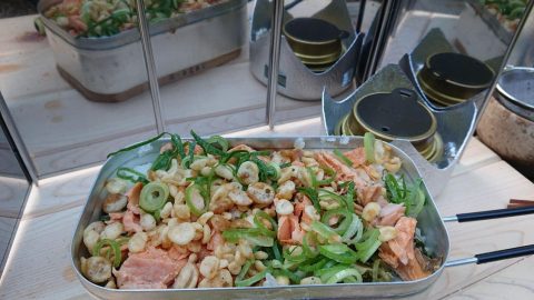 キャンプの朝飯に【ぽんかす丼】！［読者投稿記事］