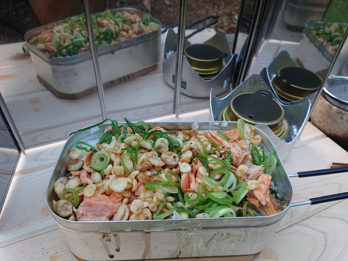 キャンプの朝飯に【ぽんかす丼】！［読者投稿記事］