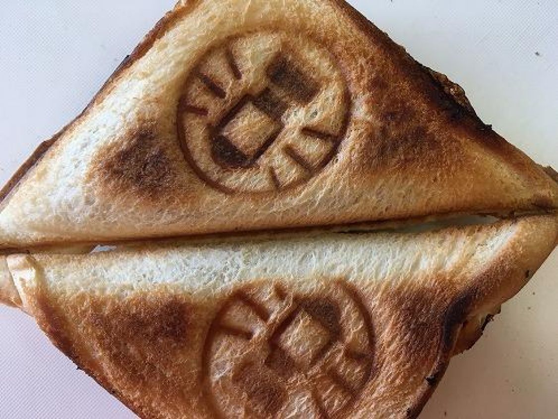 ホットサンドの三角焼き［読者投稿記事］