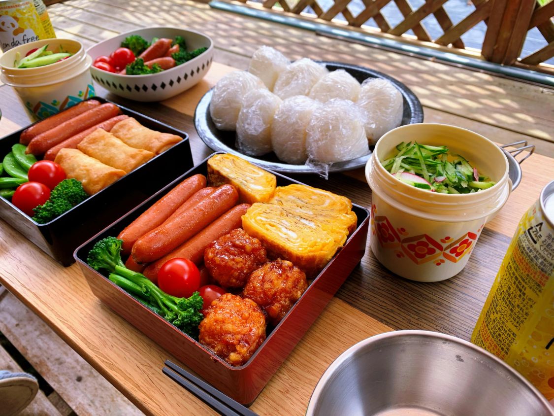 里山のテラスで花見弁当［読者投稿記事］