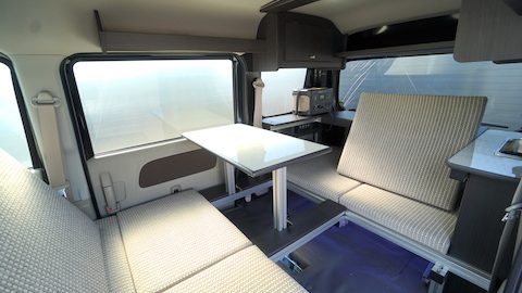 ポータブル電源搭載の軽キャンピングカー「アメリアワン」